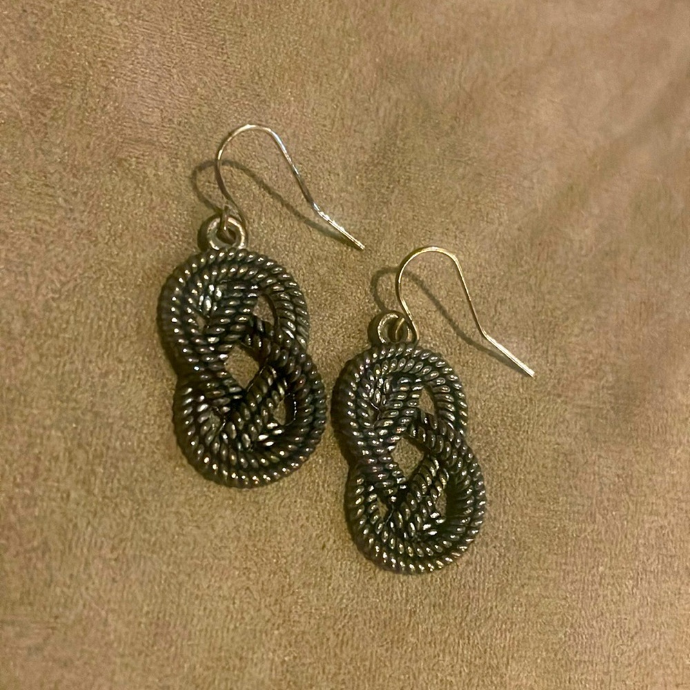 Gorgeous Vintage “Knot” Earrings with a lil Sparkle. French hooks. EUC